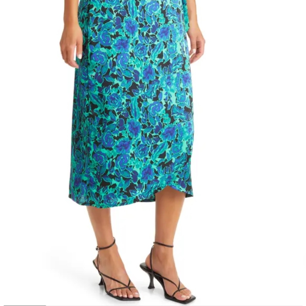 Ulina Floral Wrap Skirt in Black Aop Puk